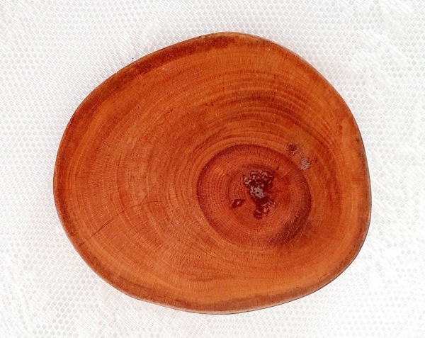Holzscheibe aus Birnbaumholz, 13 x 12 cm